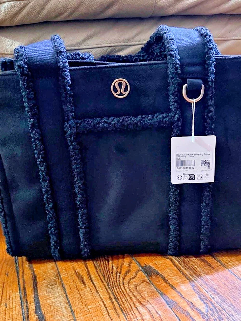 lululemon Boxy Tote Faux Shearling Trims in Black NWT